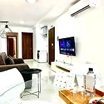 Modern Retreat In The Heart Of St Julians Apartment *