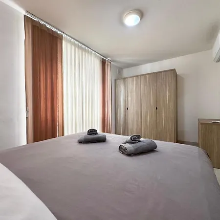 Modern Retreat In The Heart Of St Julians 아파트 *