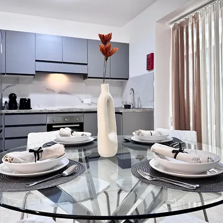 Modern Retreat In The Heart Of St Julians Apartment