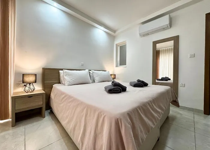 Modern Retreat In The Heart Of St Julians Διαμέρισμα *