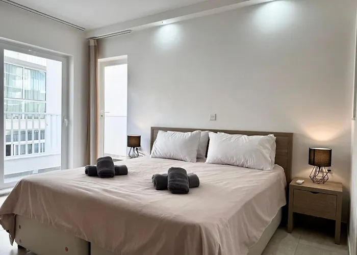 Modern Retreat In The Heart Of St Julians Διαμέρισμα