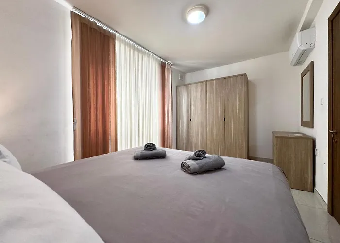 Modern Retreat In The Heart Of St Julians Διαμέρισμα *