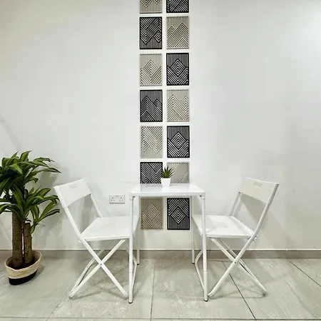 Modern Retreat In The Heart Of St Julians דירה Saint Julian's